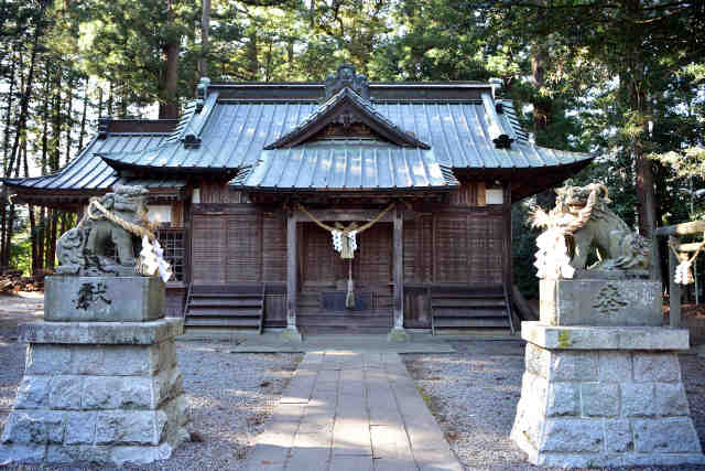 六所神社拝殿