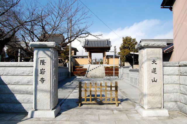 隆岩寺入口