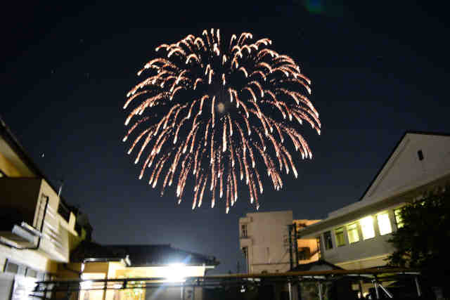 小茎八坂神社万灯祭奉納花火