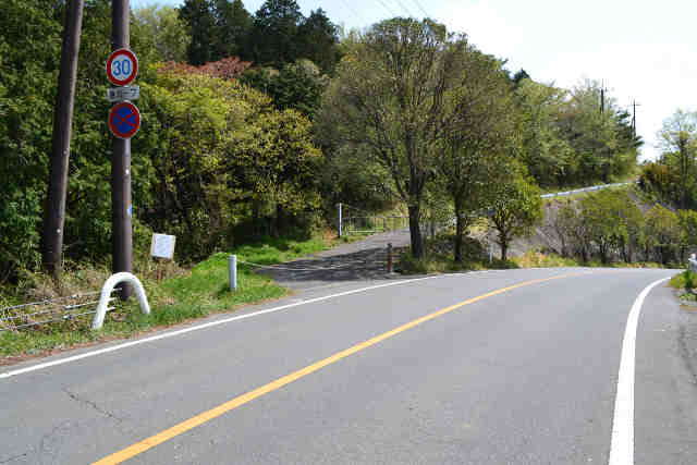 県道入口