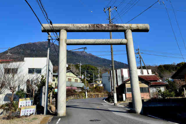 �w�O�ʂ�Β����s���H