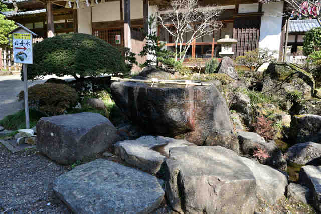客殿前手水