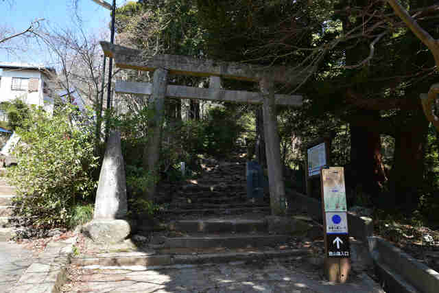 男体山参道石鳥居