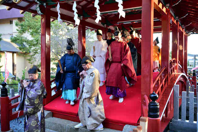 神橋渡染神職