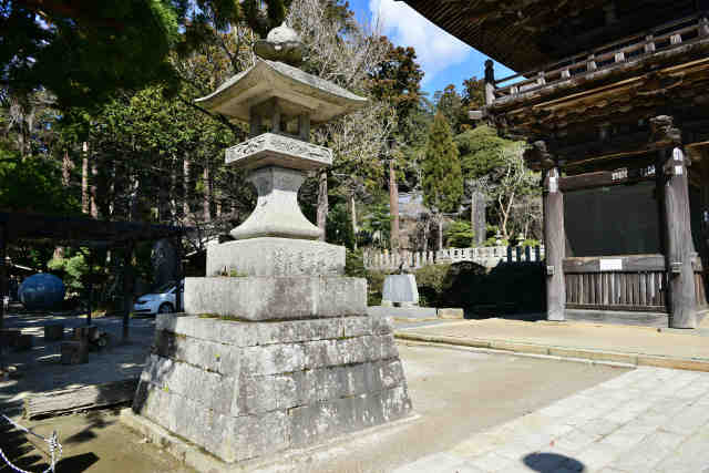 灯籠随神門左