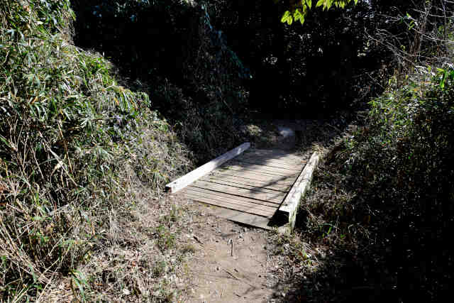 �򉤉@�R�[�X�Ŕ��R����拴