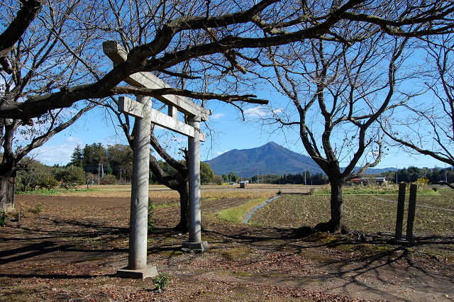 赤浜神社から筑波山を望む