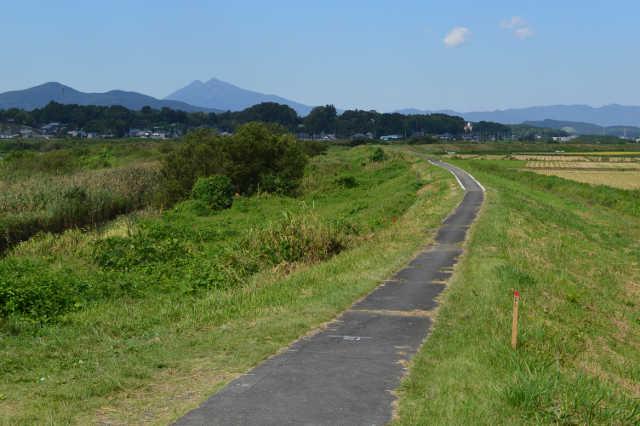 恋瀬川サイクリングロードと筑波山