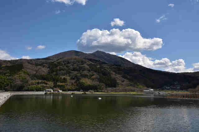 つくし湖と筑波山