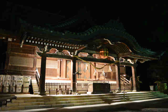 筑波山神社拝殿夜