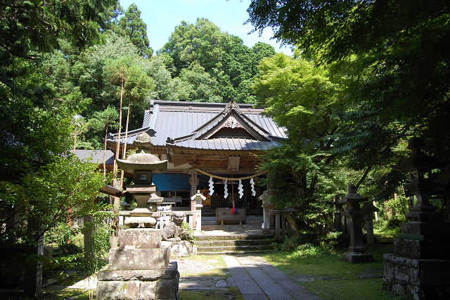 五所駒瀧神社拝殿
