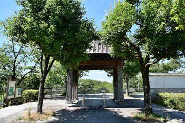 反町の森公園門