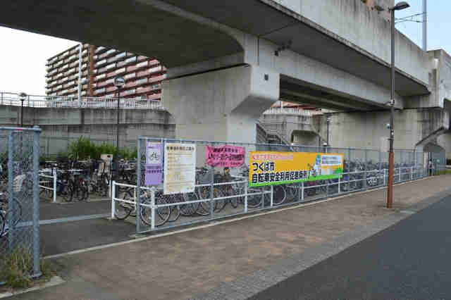 万博記念公園駅北自転車駐車場