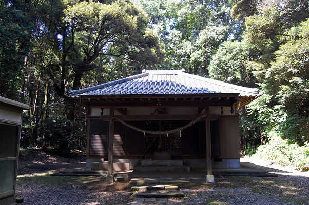 柏田神社拝殿