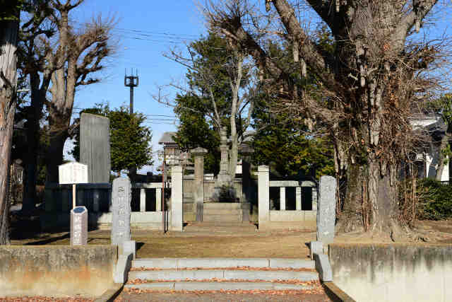 玉日姫墓