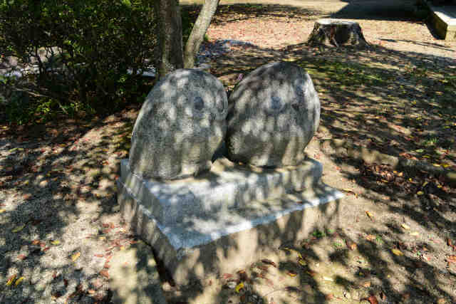 フクロウ石像